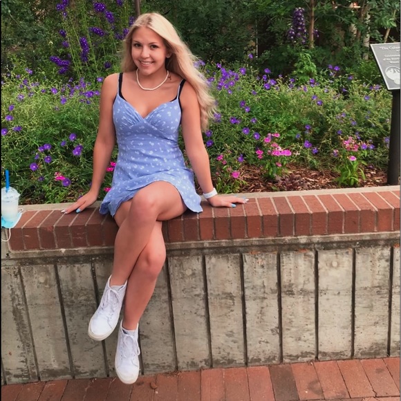 Meet your Posher, Hailey - Picture 2 of 2